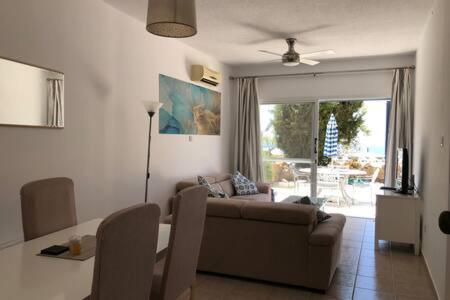 Kings Palace - Superb 2 Bed Ground Floor Apartment Paphos Exterior photo