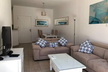 Kings Palace - Superb 2 Bed Ground Floor Apartment Paphos Exterior photo